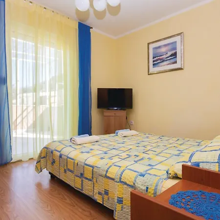 Two-bedroom In Zatoglav Daire